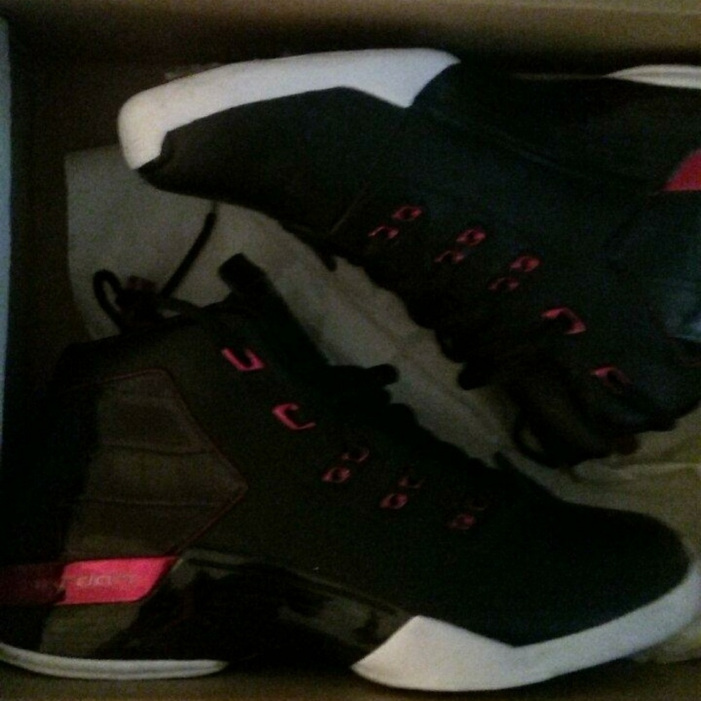 Shoes - Picture 6 of 8